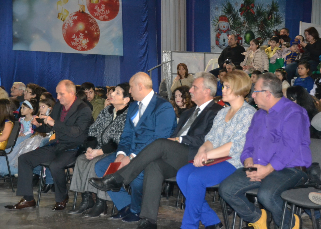 Праздничный новогодний концерт, посвященный закрытию года России и Греции в г. Новороссийске